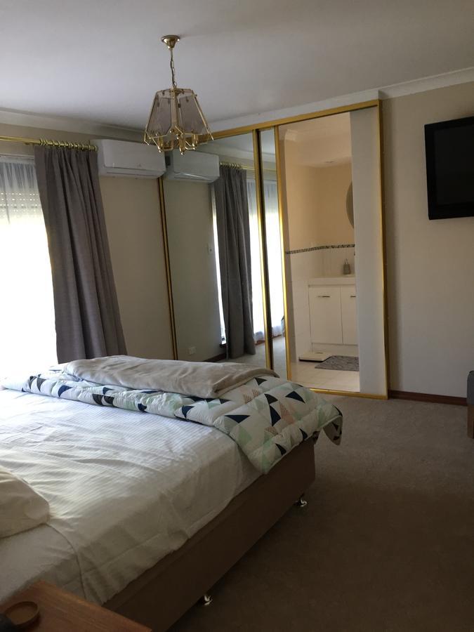 Murdoch Station Bed & Breakfast Перт Екстер'єр фото